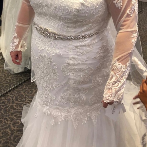 Wedding Dress - Picture 2 of 6